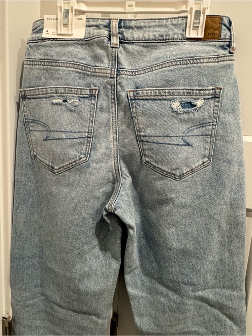 American Eagle Mom Jeans Size 4 27W Super High Rise Light Super Bleach Strigid - Picture 12 of 15
